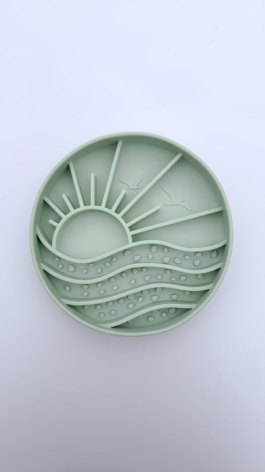 The Ocean Waves Slow Feeder