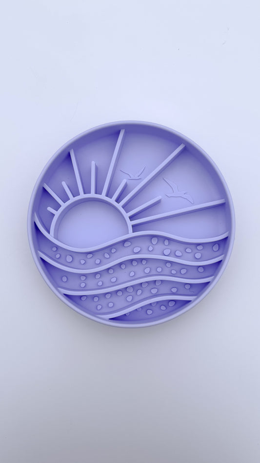 The Ocean Waves Slow Feeder